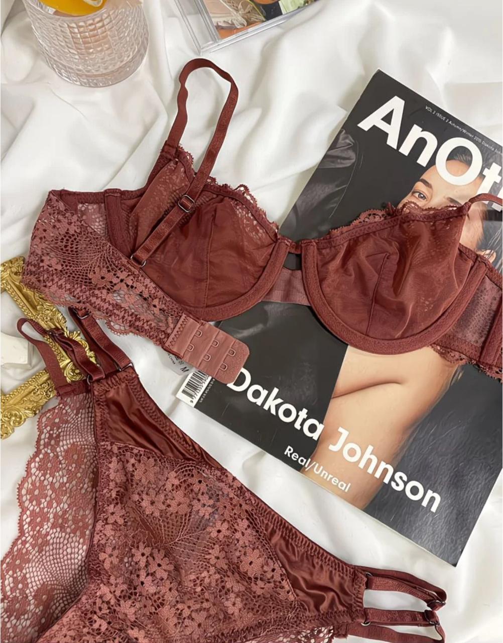 Ensemble lingerie en dentelle fine – Style rétro français