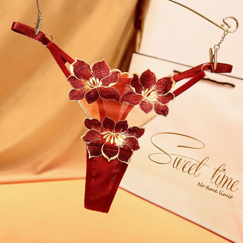 String ultra féminin
