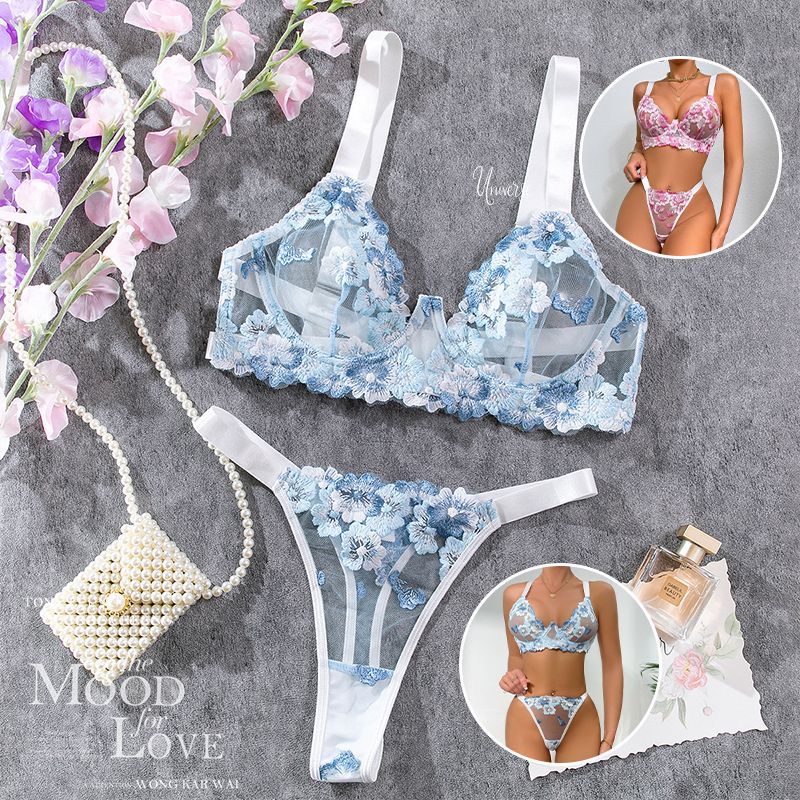 Un ensemble de lingerie en dentelle délicate avec un motif floral 💙🦋 🌸🌷