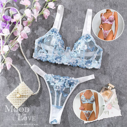 Un ensemble de lingerie en dentelle délicate avec un motif floral 💙🦋 🌸🌷