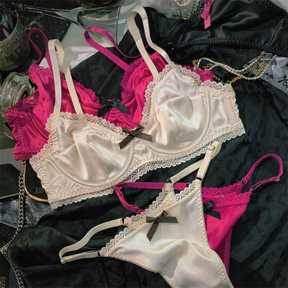 Sous-vêtements en dentelle satinée