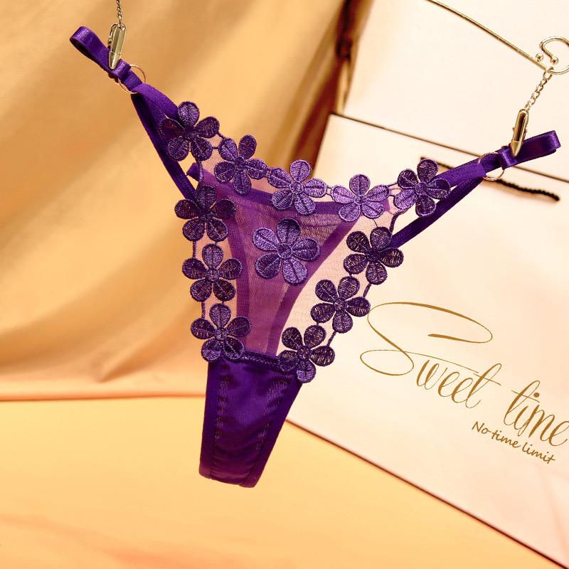 String ultra féminin