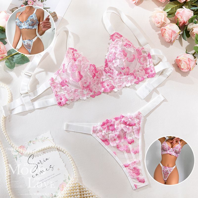 Un ensemble de lingerie en dentelle délicate avec un motif floral 💙🦋 🌸🌷