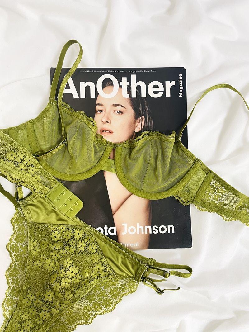 Ensemble lingerie en dentelle fine – Style rétro français