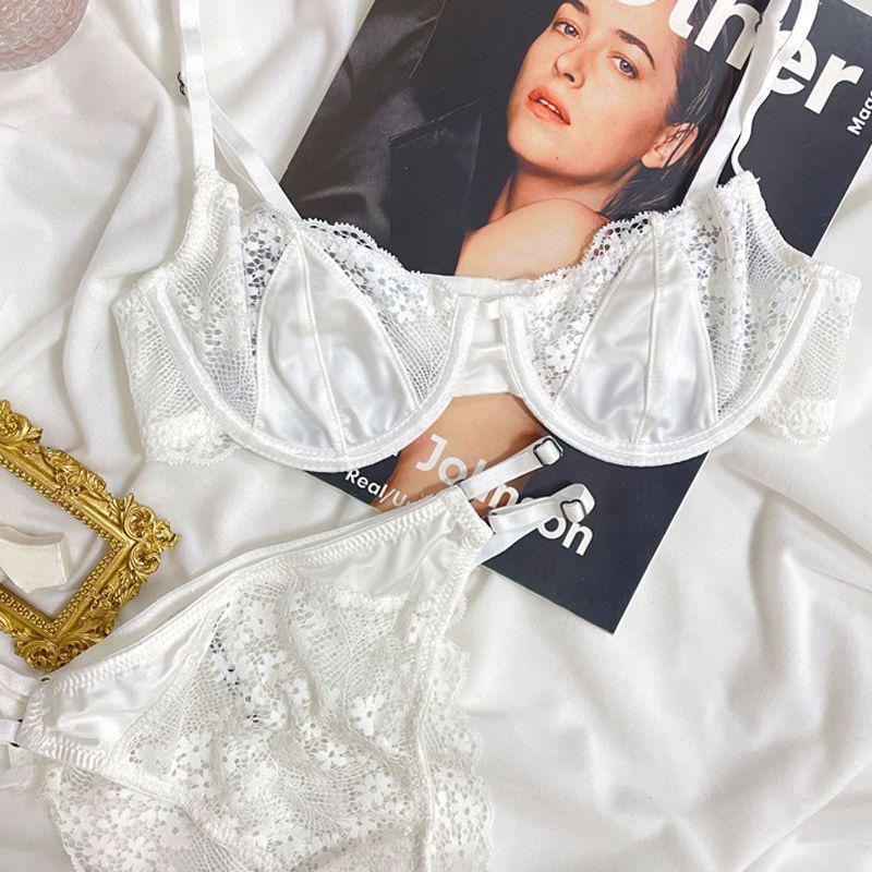 Ensemble lingerie en dentelle fine – Style rétro français