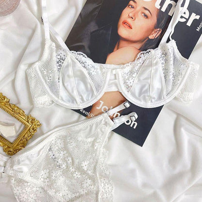 Ensemble lingerie en dentelle fine – Style rétro français