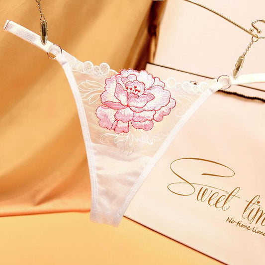 String ultra féminin