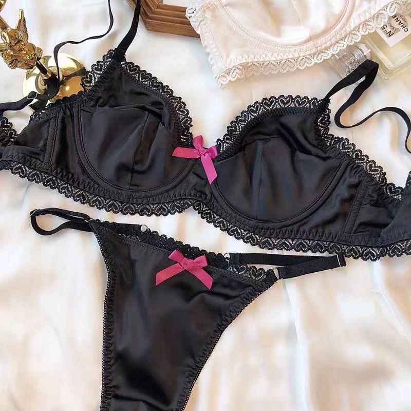 Sous-vêtements en dentelle satinée