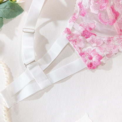 Un ensemble de lingerie en dentelle délicate avec un motif floral 💙🦋 🌸🌷