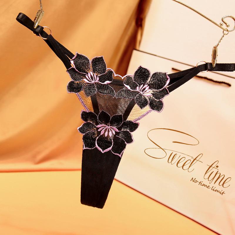String ultra féminin