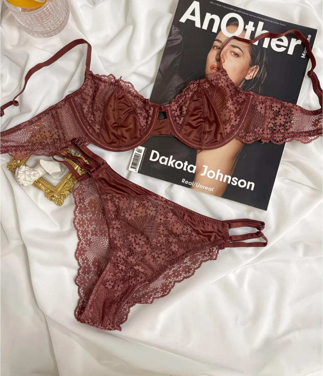Ensemble lingerie en dentelle fine – Style rétro français