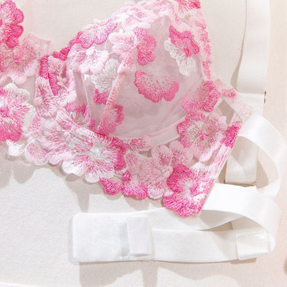 Un ensemble de lingerie en dentelle délicate avec un motif floral 💙🦋 🌸🌷