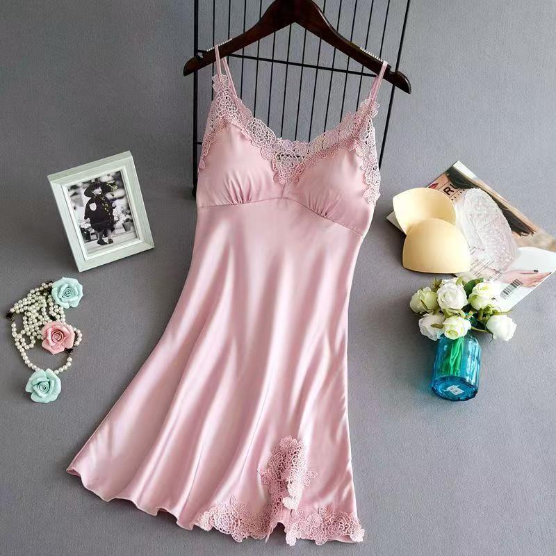 Superbes nuisettes en satin