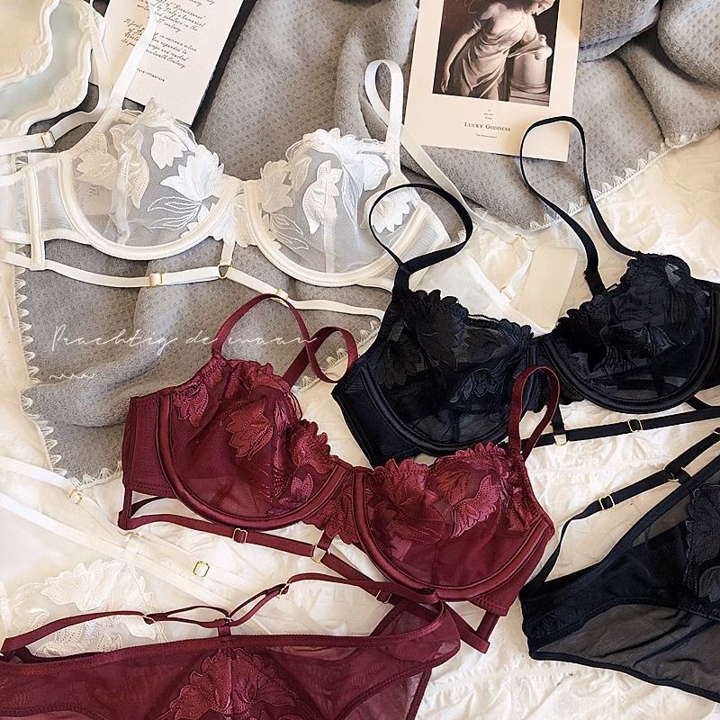 Ensemble de lingerie sexy en dentelle française.