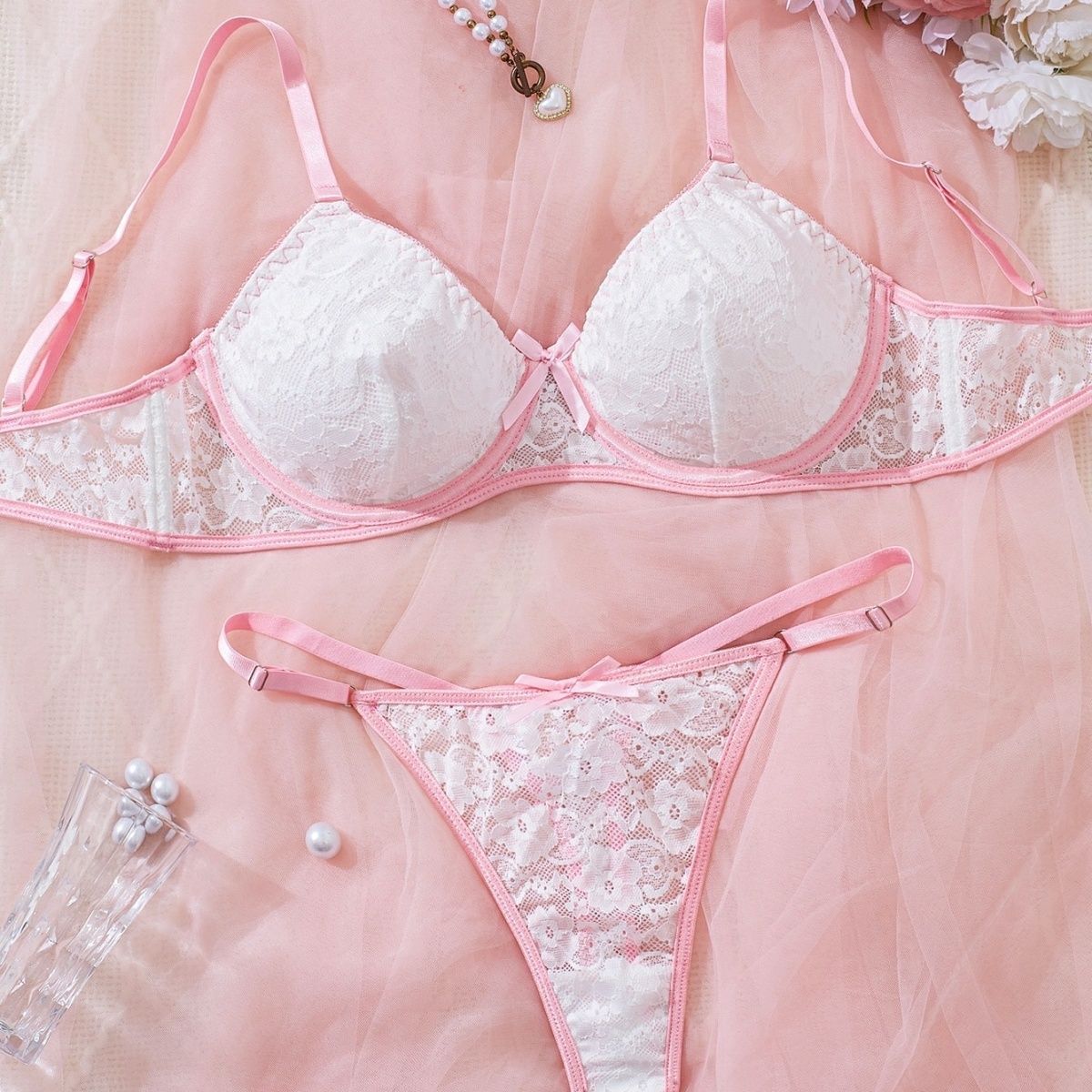 Ensemble lingerie rose tendre en dentelle florale – Douce Élégance