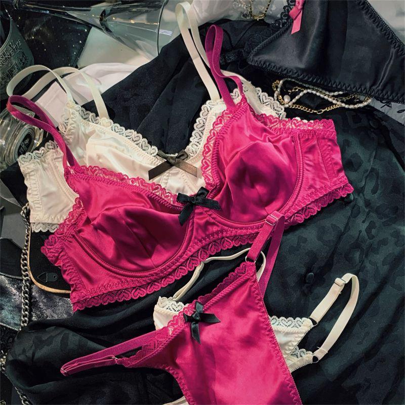 Sous-vêtements en dentelle satinée