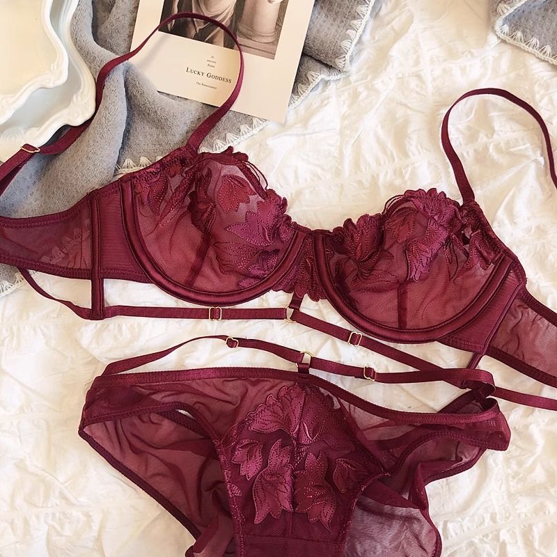 Ensemble de lingerie sexy en dentelle française.