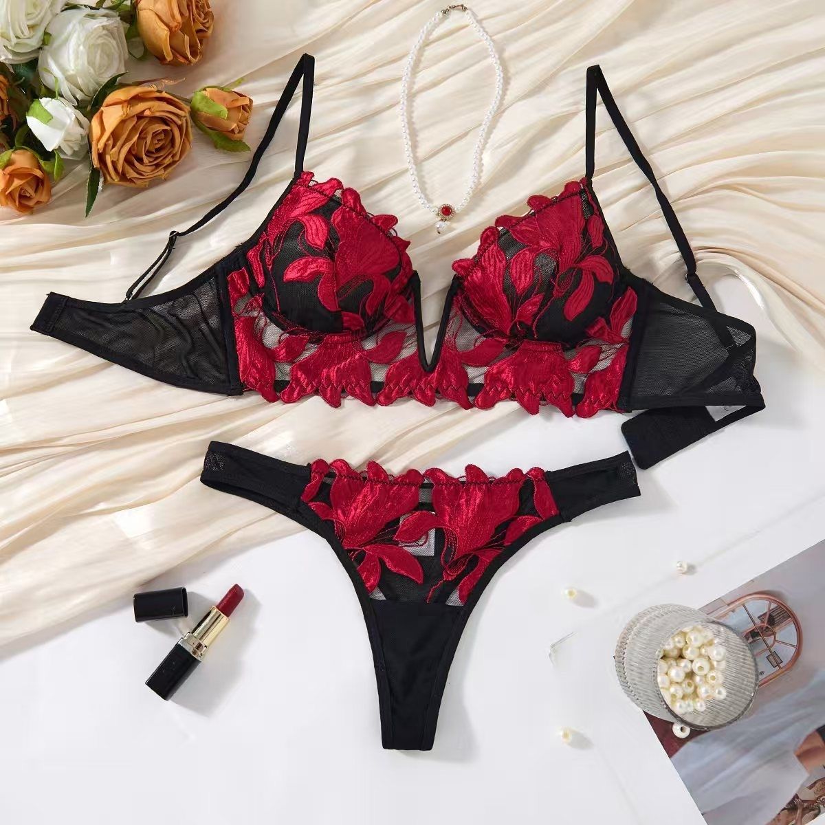 Lingerie avec broderie florale sexy