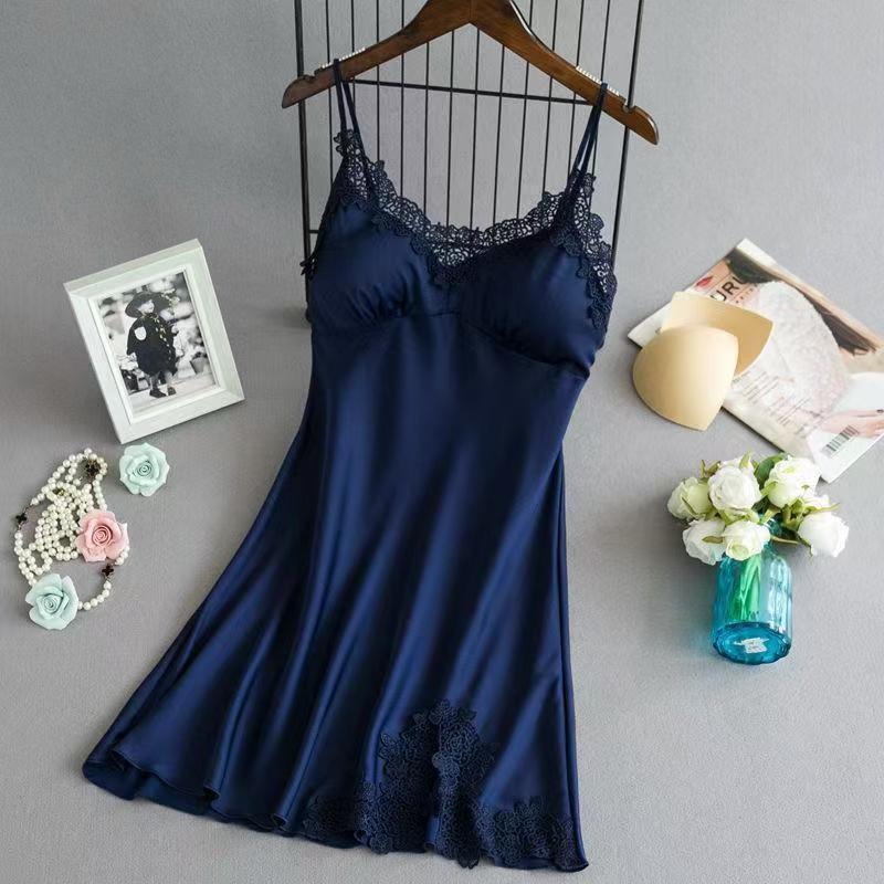 Superbes nuisettes en satin