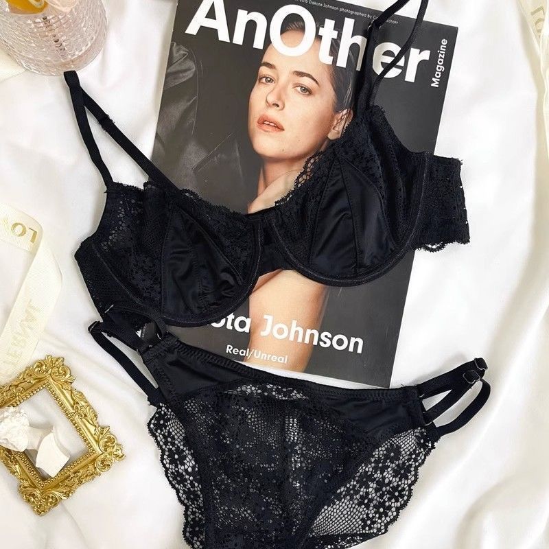 Ensemble lingerie en dentelle fine – Style rétro français